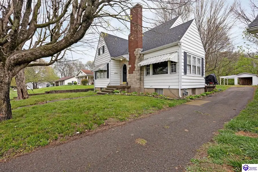 105 W Leech Avenue, Glasgow, KY 42141 - #3