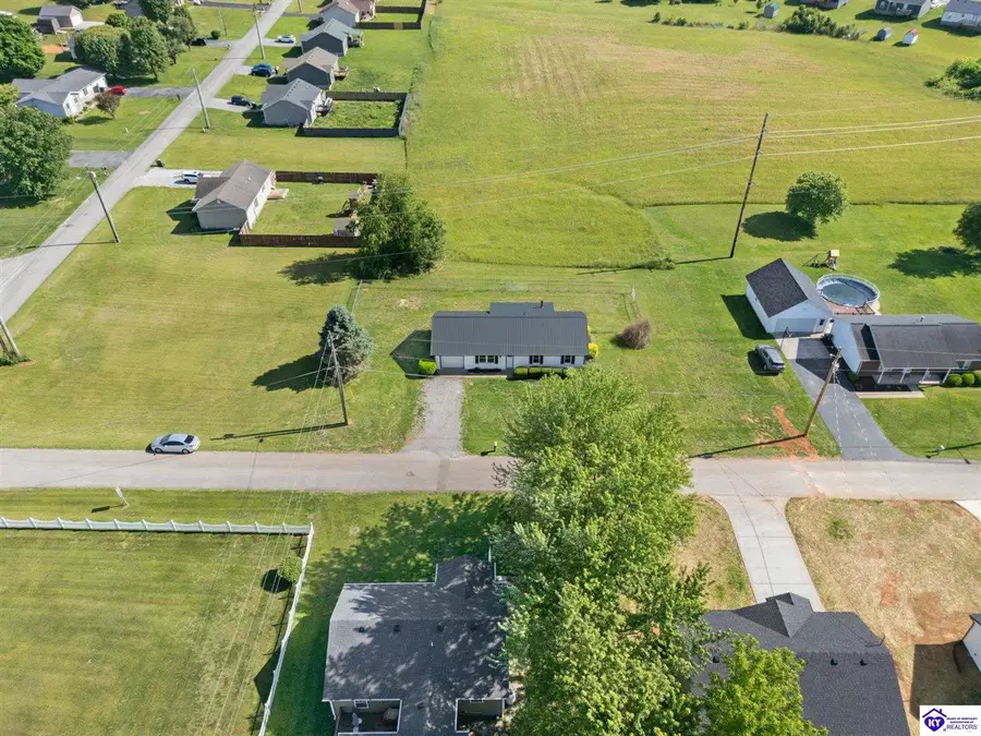 325 Countryside Drive, Horse Cave, KY 42749 - #2