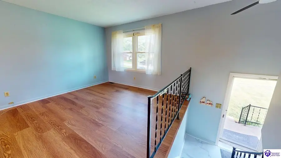 821 W Crocus Drive, Radcliff, KY 40160 - #3
