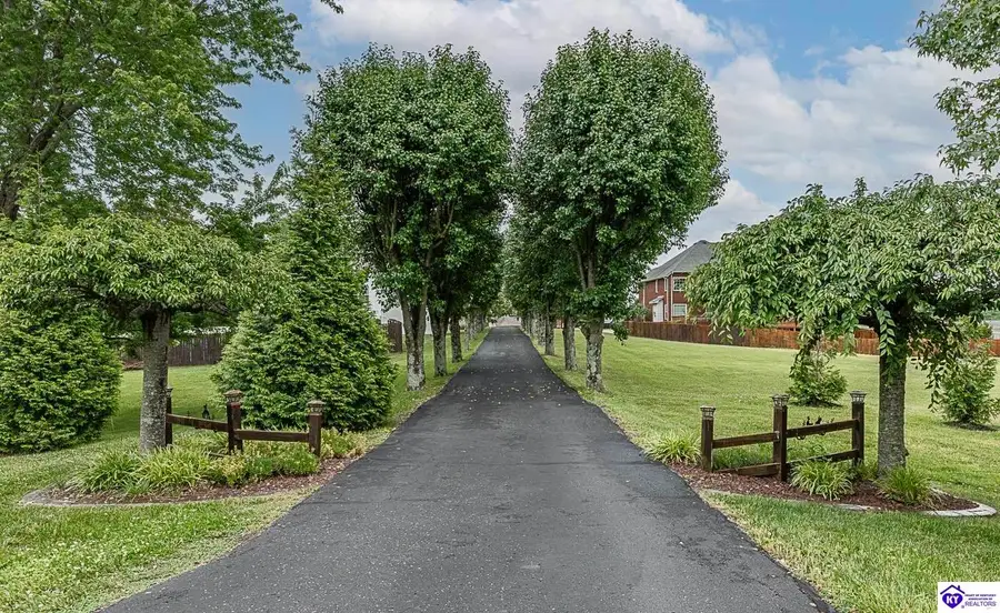 696 Pine Valley Drive, Elizabethtown, KY 42701 - #2