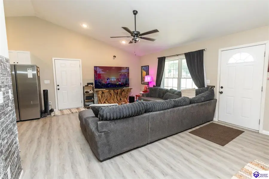 7205 S Woodland Drive, Radcliff, KY 40160 - #2