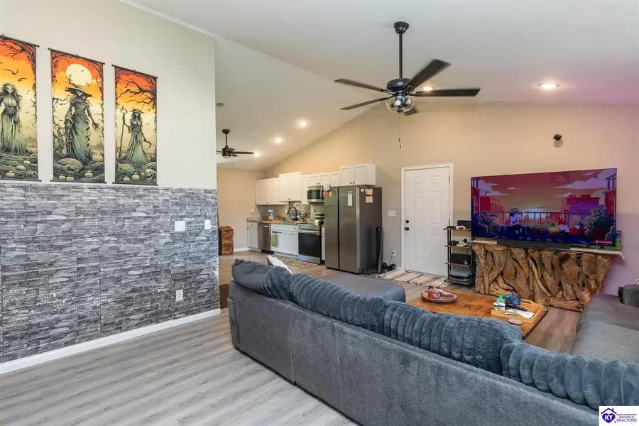 7205 S Woodland Drive, Radcliff, KY 40160 - #3