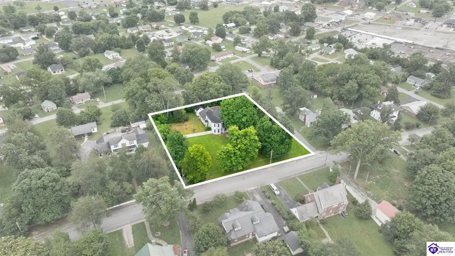 528 N Jackson Street, Campbellsville, KY 42743 - #2
