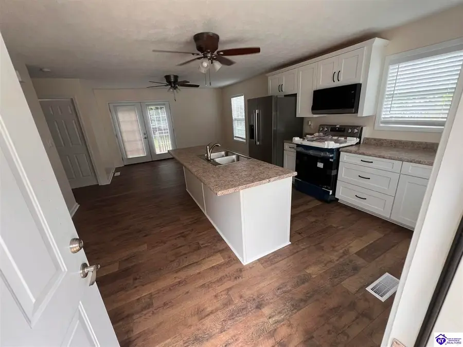 219 Henry Street, Elizabethtown, KY 42701 - #3