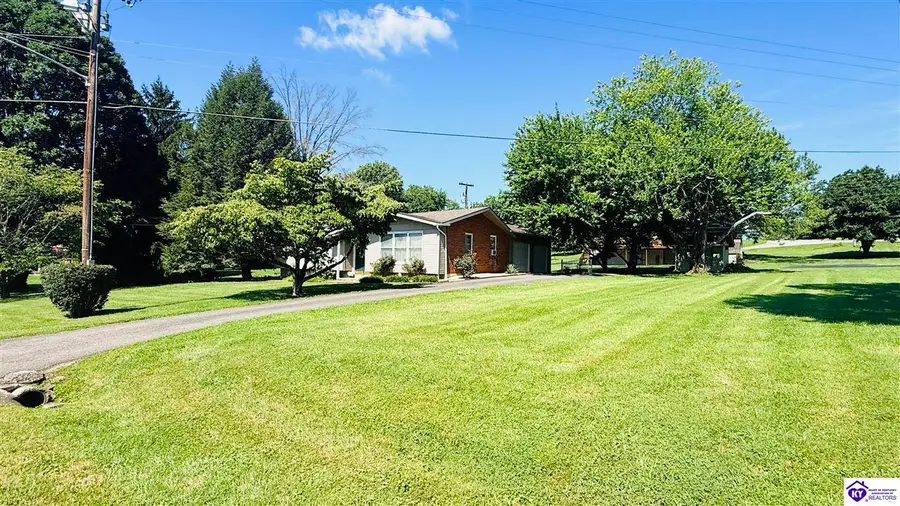 124 Arlington Circle, Greensburg, KY 42743 - #2