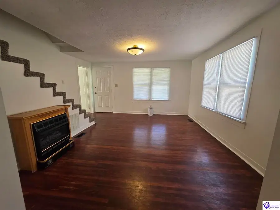 206 W Hord St, Campbellsville, KY 42718 - #2