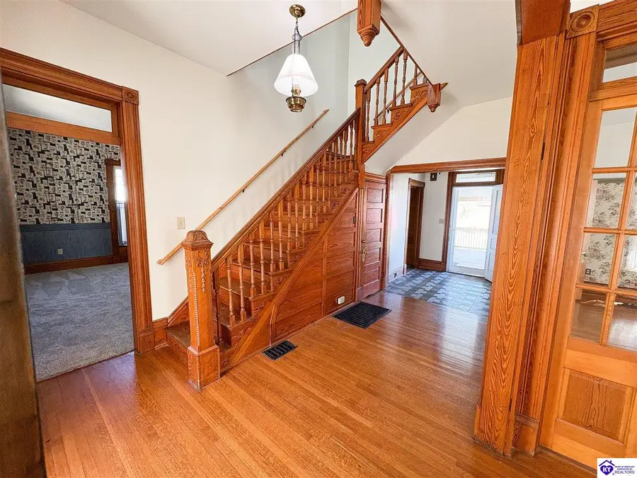211 E Main Street, Hodgenville, KY 42748 - #2