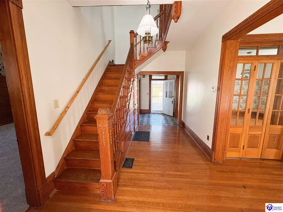 211 E Main Street, Hodgenville, KY 42748 - #3