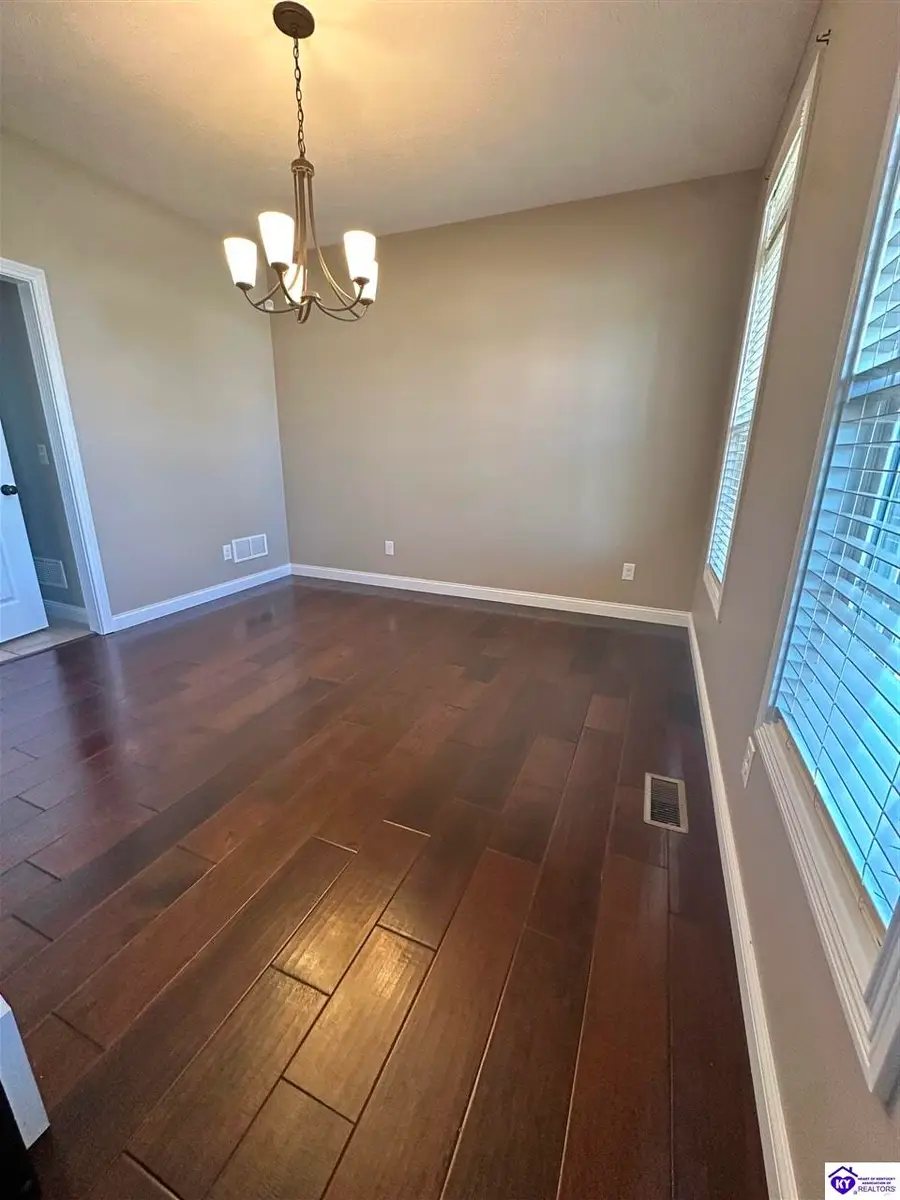 2561 Kensington Way, Elizabethtown, KY 42701 - #3