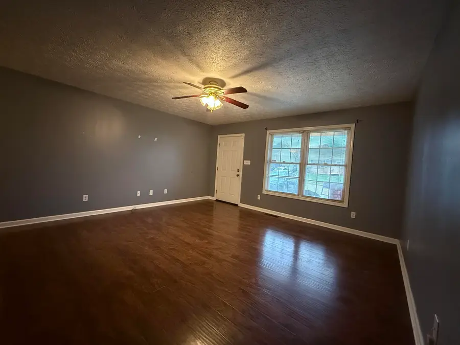 221 Woodview Drive, Nicholasville, KY 40356 - Image #2