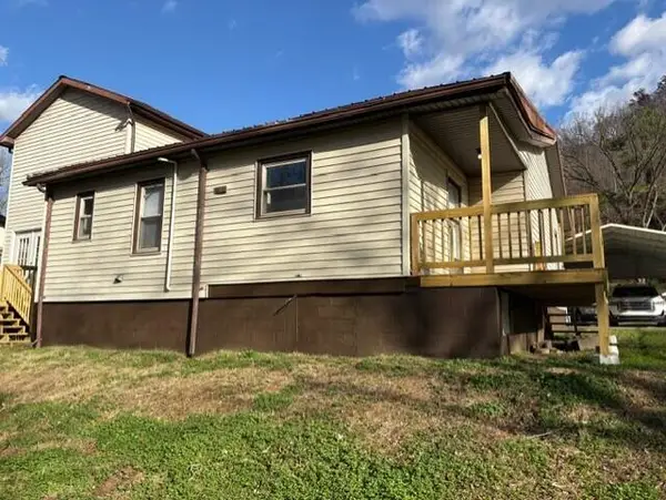 52 Shadow Cat Alley, Prestonsburg, KY 41653