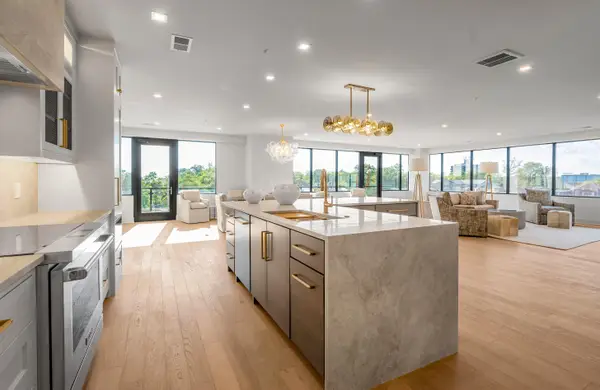 106 W Vine #705, Lexington, KY 40507