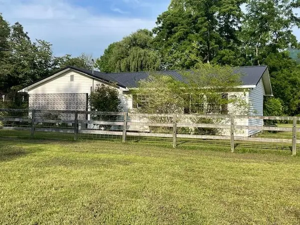 1208 Ky-217, Middlesboro, KY 40965