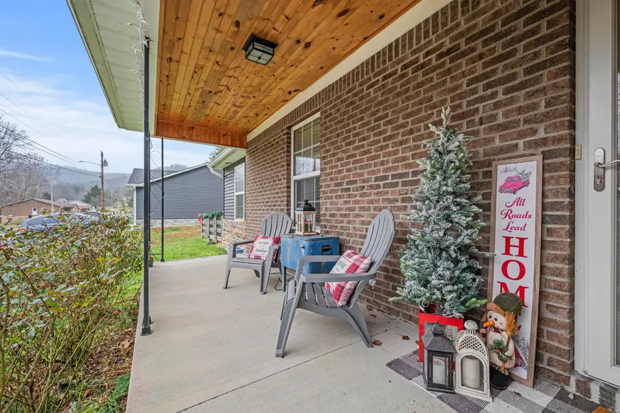 250 Geneva Avenue, Irvine, KY 40336 - Image #2