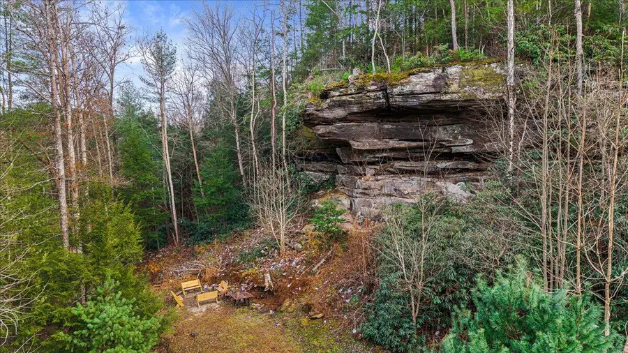 645 Right Fork Fixer Road, Zoe, KY 41397 - Image #3