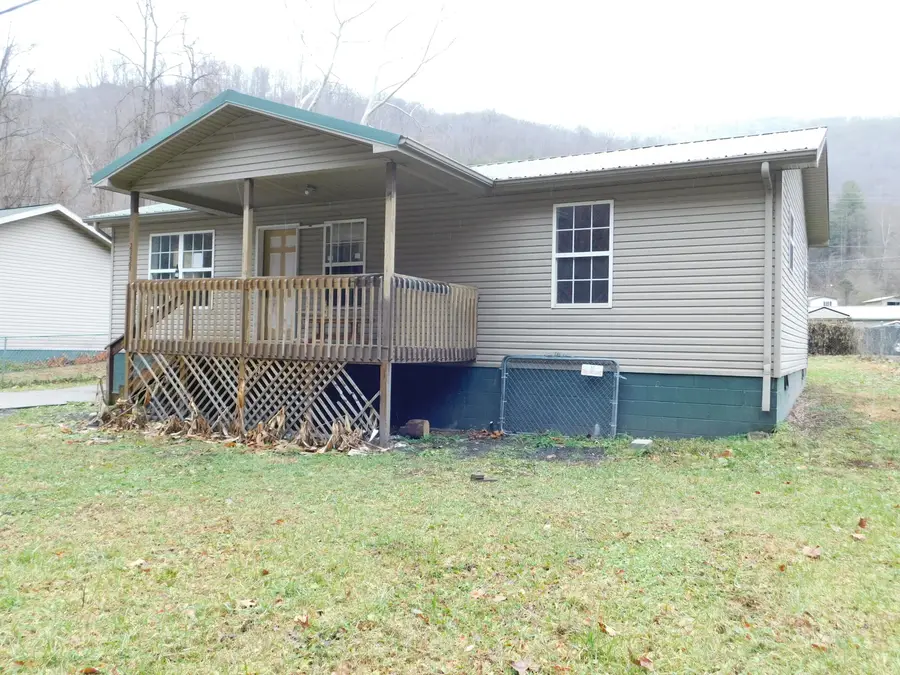 2139 Ky-215, Evarts, KY 40828 - Image #2