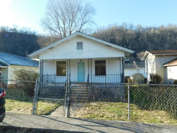 404 Mapother Street, Loyall, KY 40854