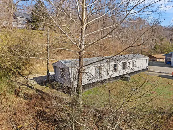 63 Elisha B Lane, Mayking, KY 41837