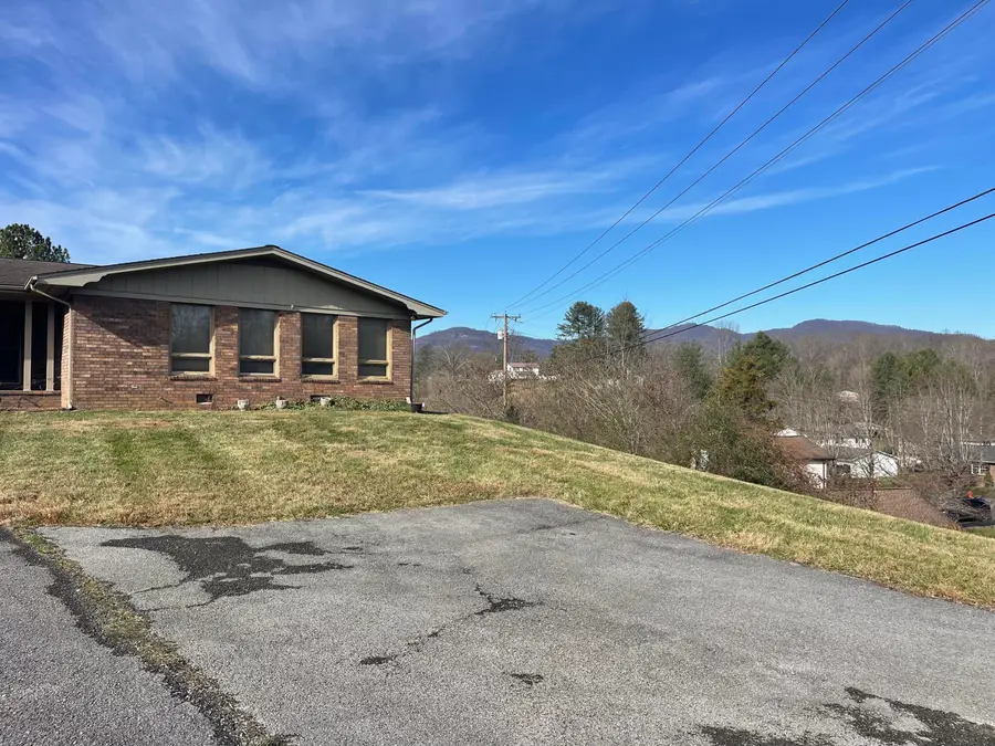 409 Fairview Road, Middlesboro, KY 40965 - Image #3
