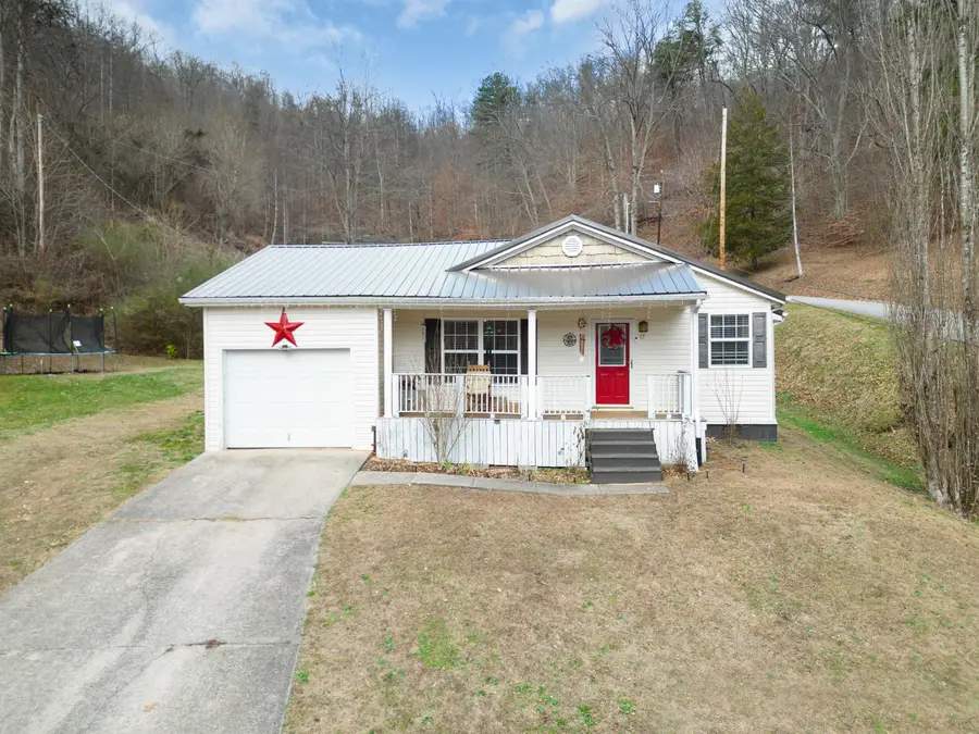 65 Mckenzie Addition, Van Lear, KY 41265 - Image #2