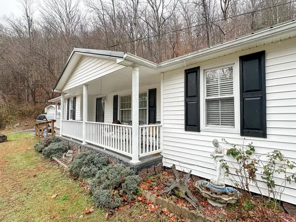 10810 406 Highway, Roark, KY 40979