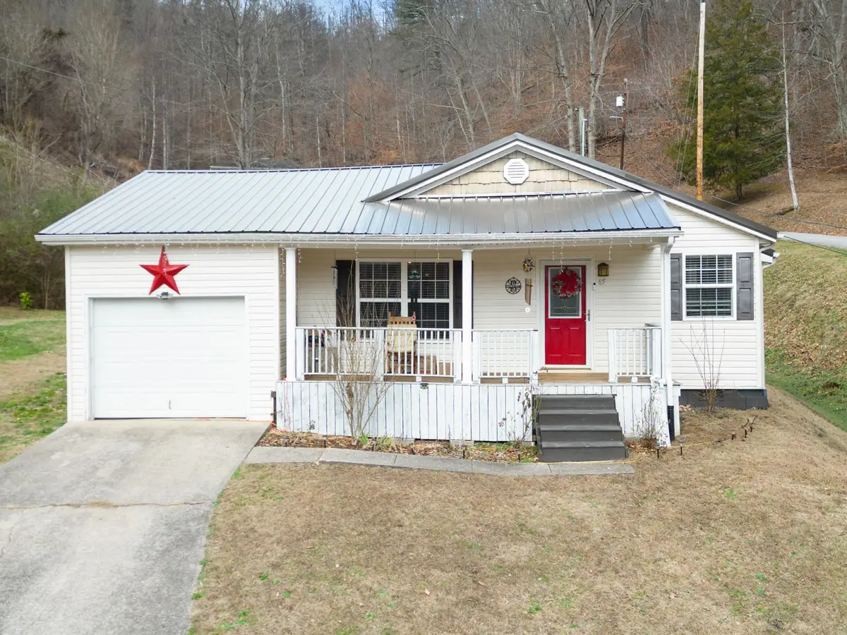 65 Mckenzie Addition, Van Lear, KY 41265 - #1