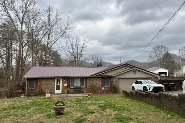 2035 Doe Creek Road, Irvine, KY 40336