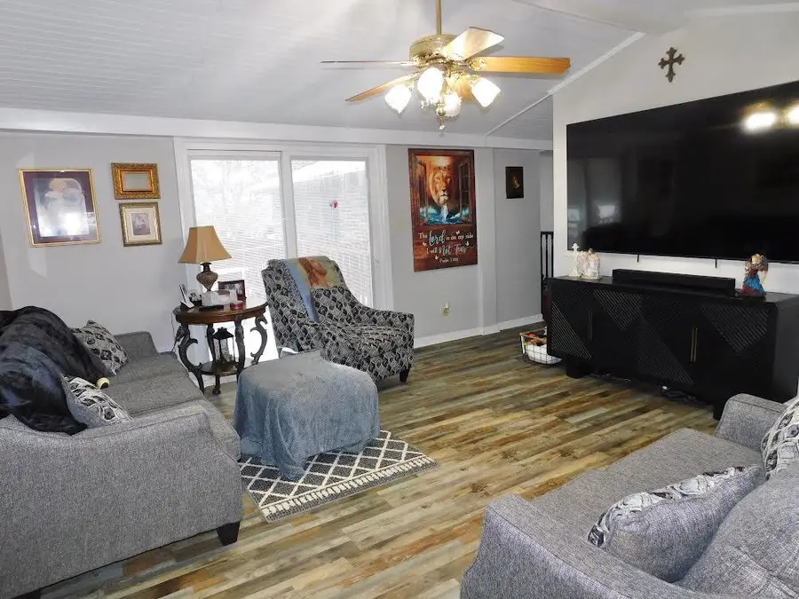 2035 Doe Creek Road, Irvine, KY 40336 - #2