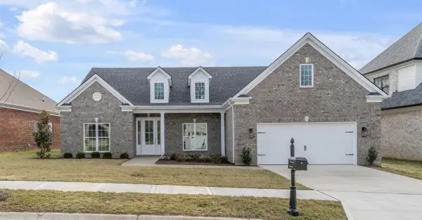 385 Weston Park, Lexington, KY 40515