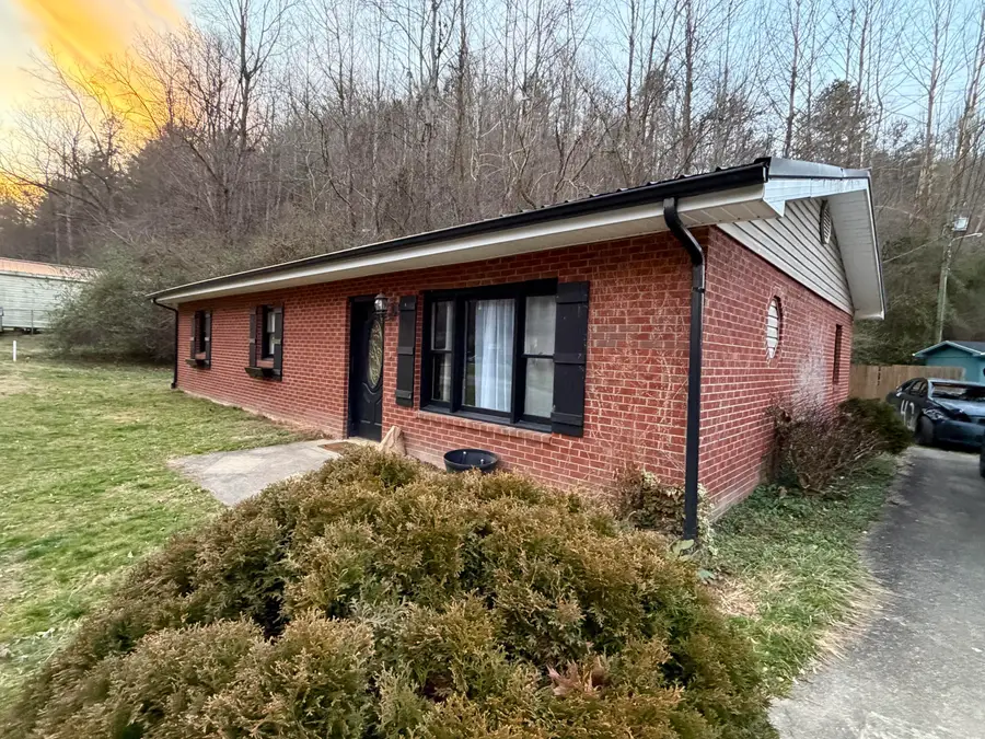33 St Thomas Drive, Hazard, KY 41701 - Image #2