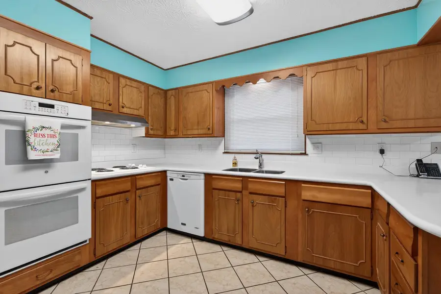 641 Bellcastle Road, Lexington, KY 40505 - Image #2