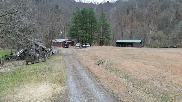 1439 Wolf Creek Middle Fork Road, Pilgrim, KY 41250