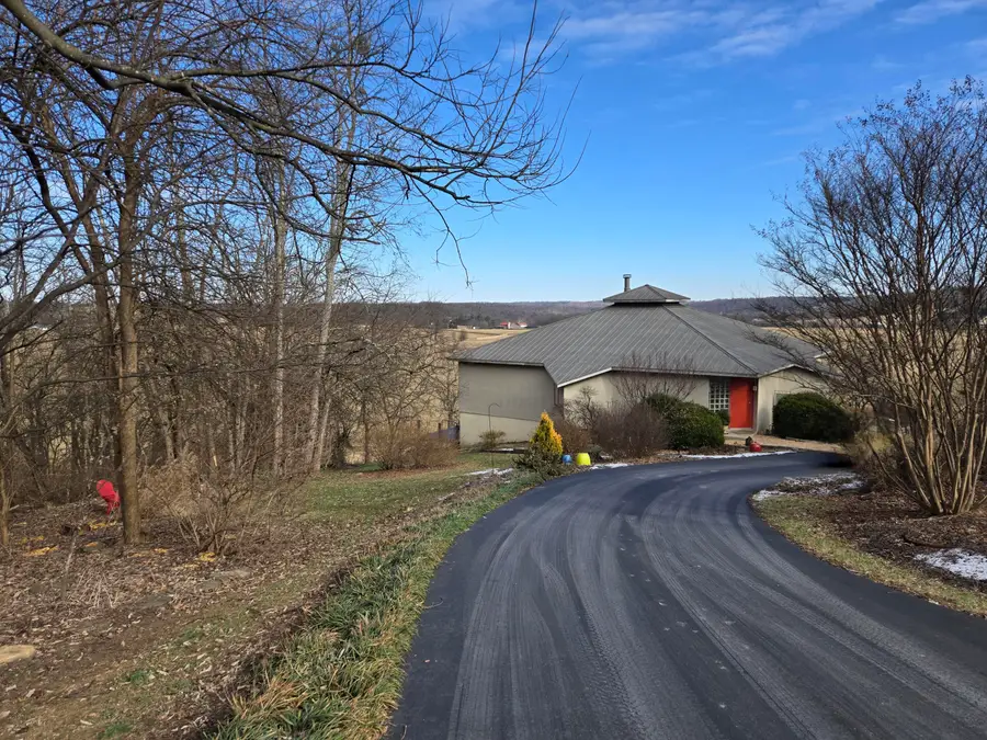 1028 Pin Oak Drive, Frankfort, KY 40601 - Image #2