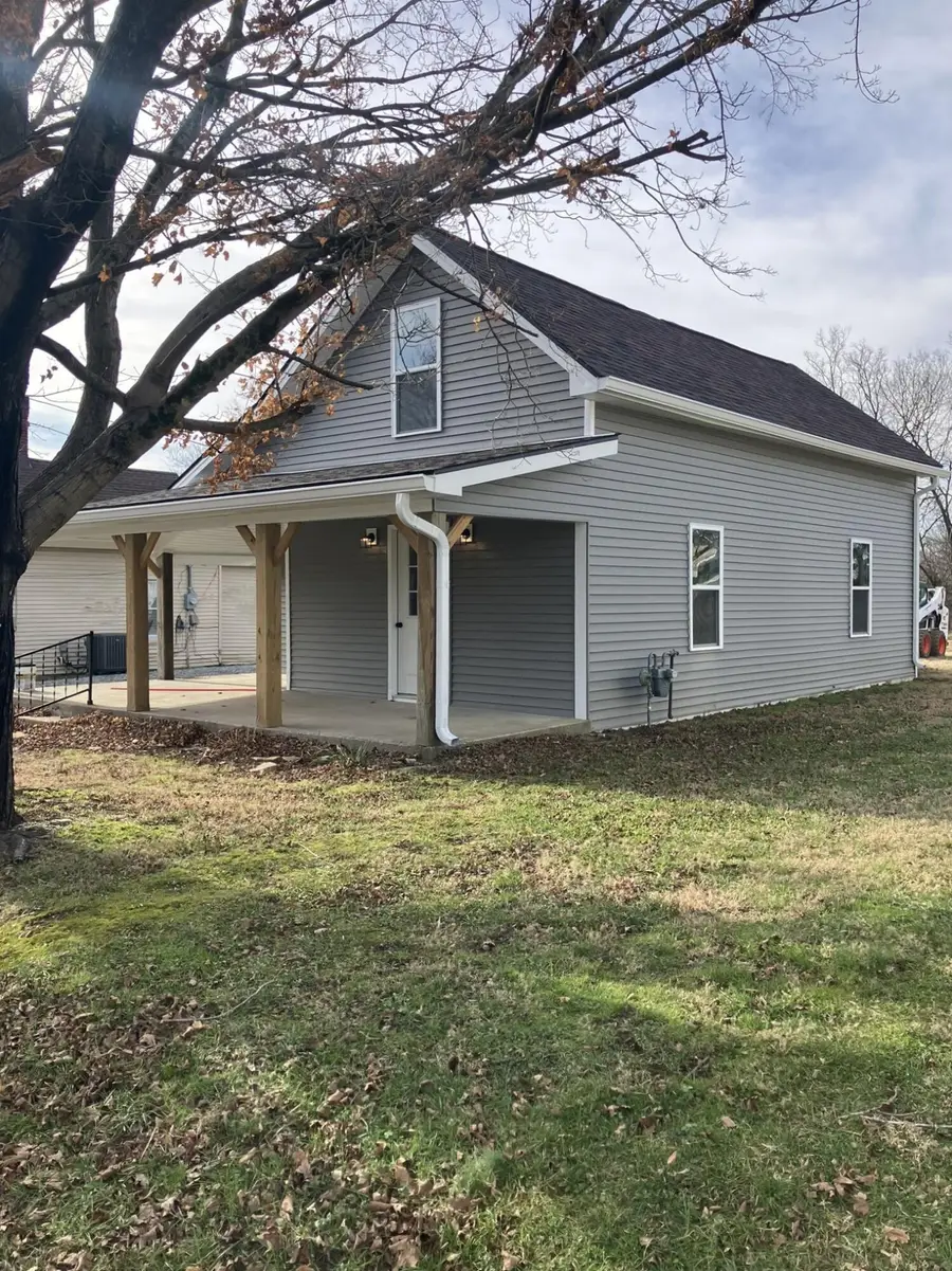 318 Shuck Avenue, Lebanon, KY 40033 - #2