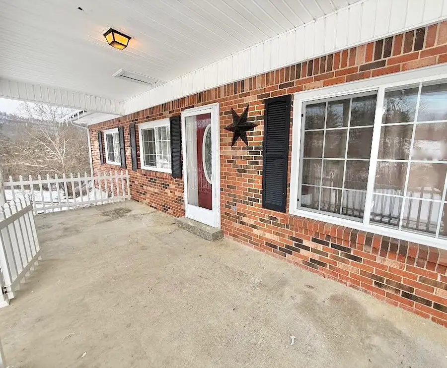 390  Churchhouse Hill Road, Irvine, KY 40336 - #2