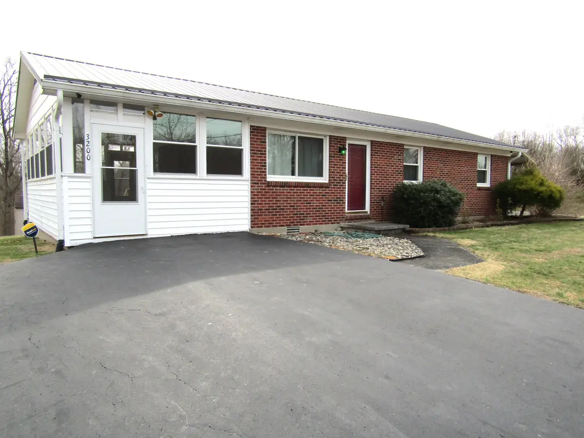 3200 Sandhill Road, Irvine, KY 40336 - #1