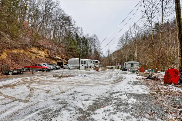 75 Billy G Hollow, Wallins, KY 40873