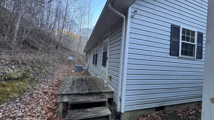 421 Wren Branch Road, Oneida, KY 40972 - #2