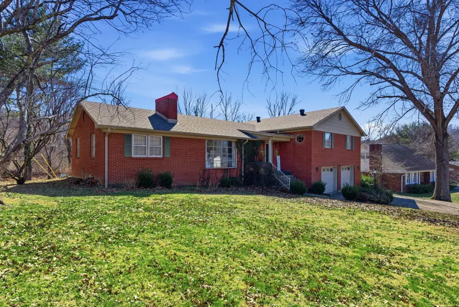 188 Geneva Avenue, Irvine, KY 40336 - #2