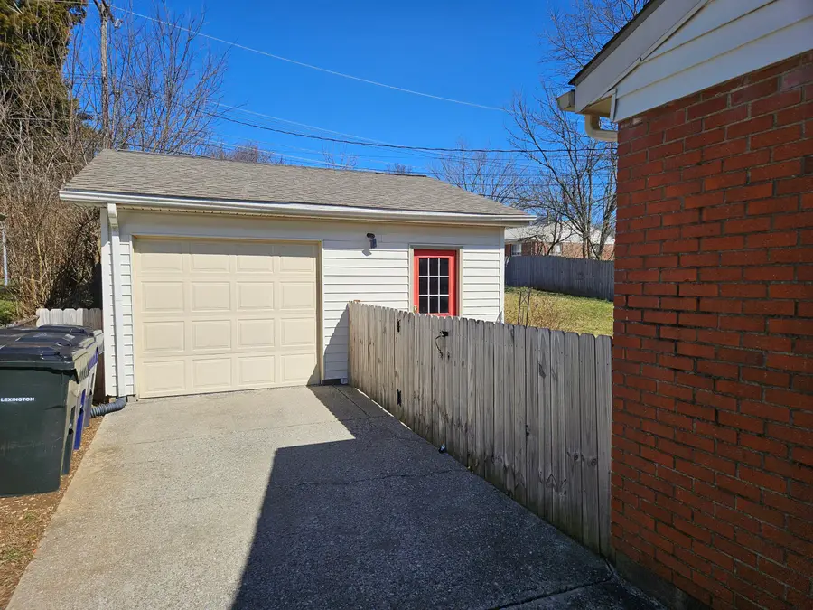 315 Stoneybrook Drive, Lexington, KY 40517 - #3