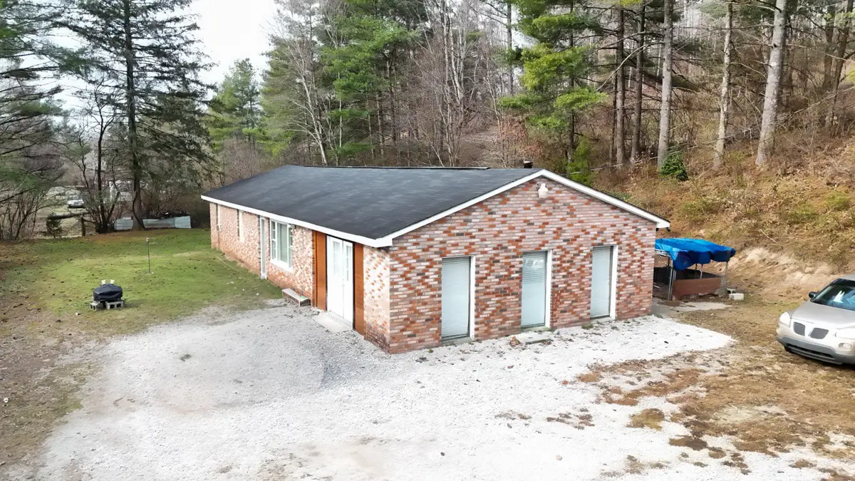 3990 Hwy 421 S, McKee, KY 40447 - #1