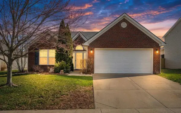 292 Gleneagles Way, Versailles, KY 40383