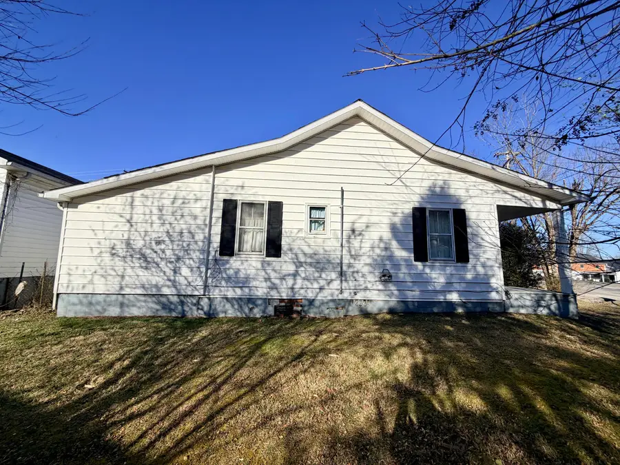 553 Mc Guire Avenue, Beattyville, KY 41311 - #2