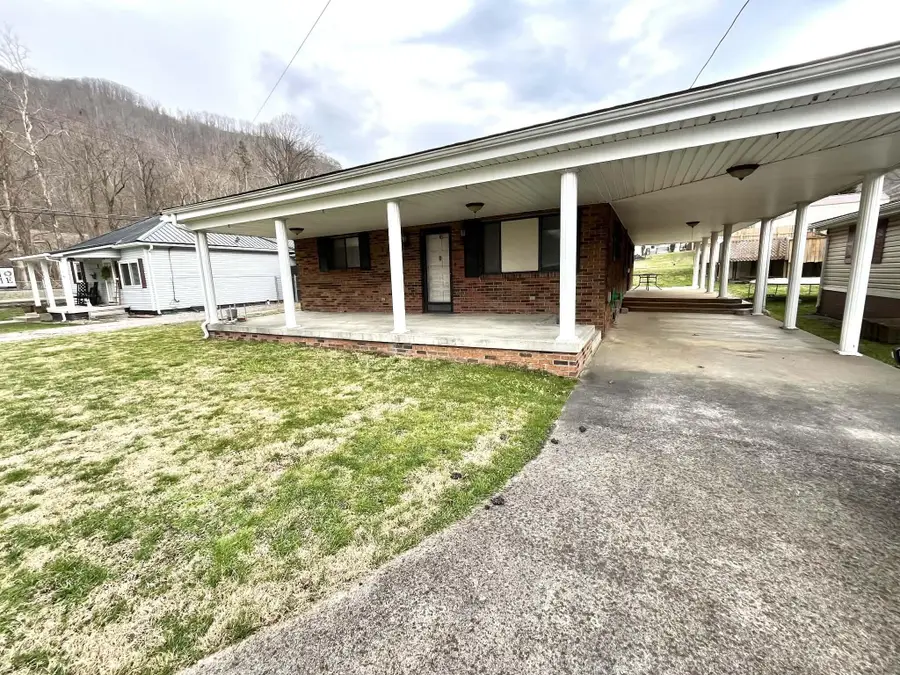 370 Chestnut Street, Benham, KY 40807 - #3