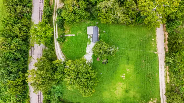 90 Railroad Lock Loop, Beattyville, KY 41311
