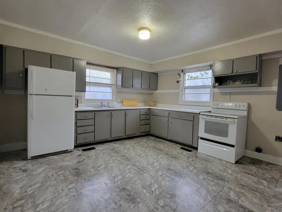 331 Lilleston Avenue, Paris, KY 40361 - #2