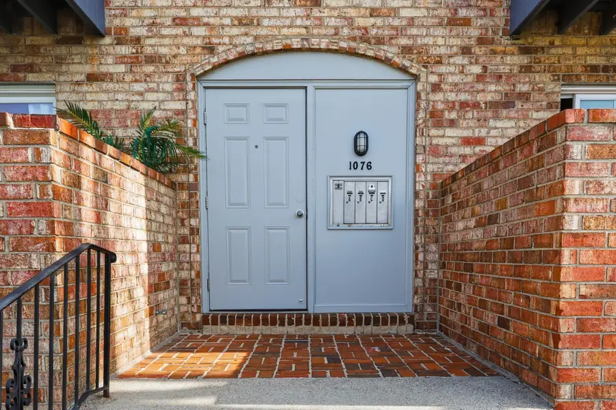 1076 Armstrong Mill Road #D, Lexington, KY 40517 - #2