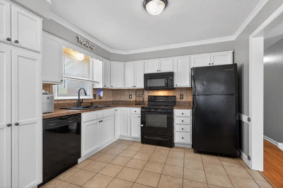 601 Edgewood Drive, Nicholasville, KY 40356 - #3