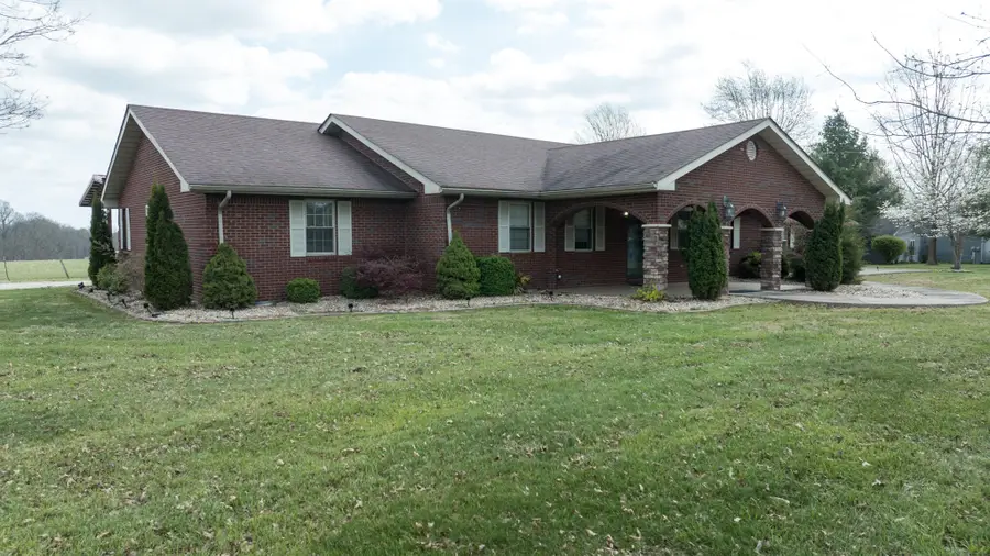 77 Deerfield Lane, Dunnville, KY 42528 - #2