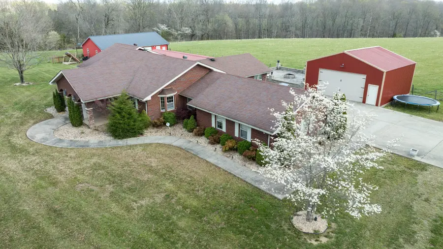 77 Deerfield Lane, Dunnville, KY 42528 - #3